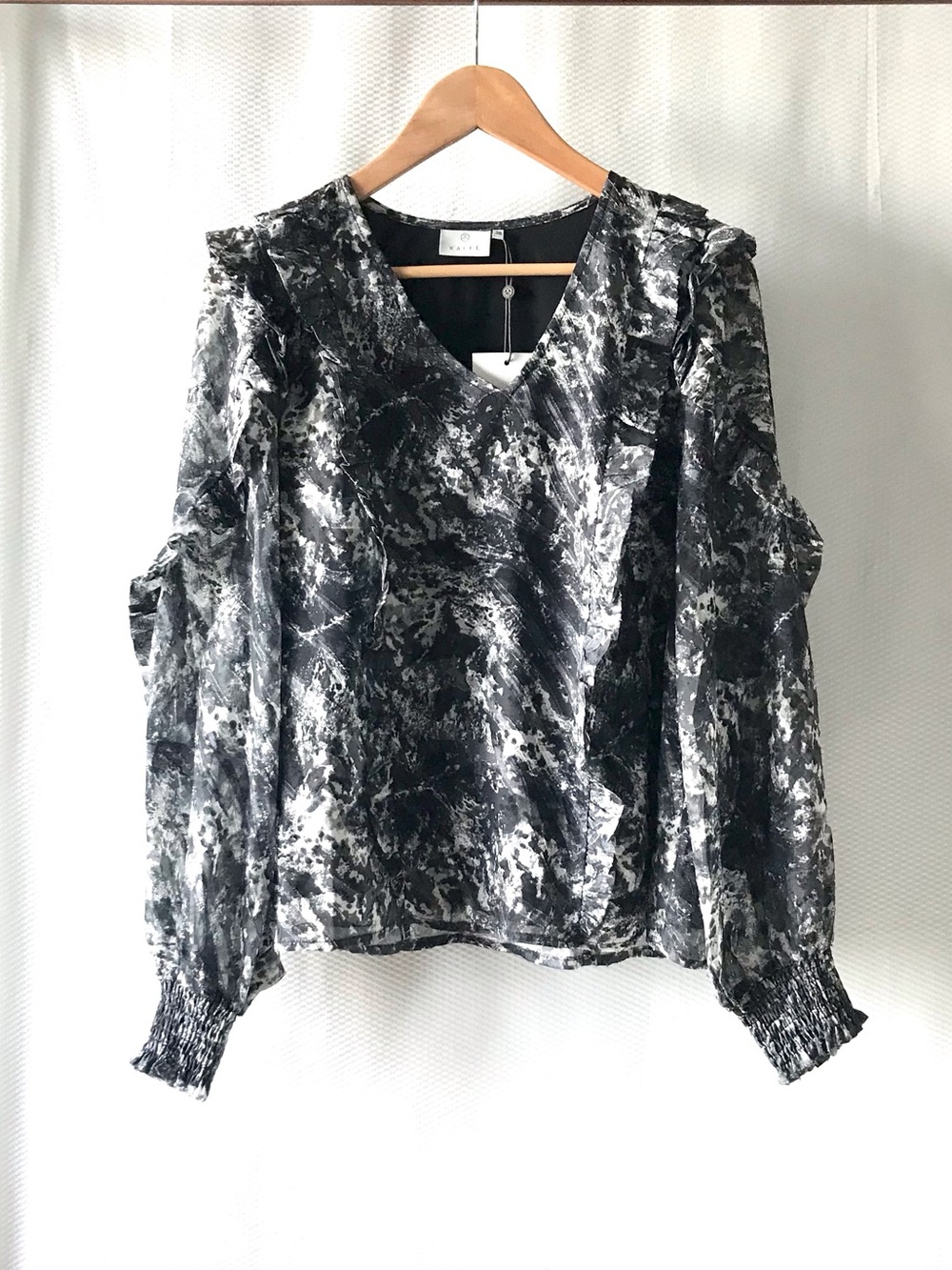NWT KAFFE Ruffle Cascade V-Neck Semi Sheer Blouse 8 Black Grey White Abstract - Picture 3 of 12